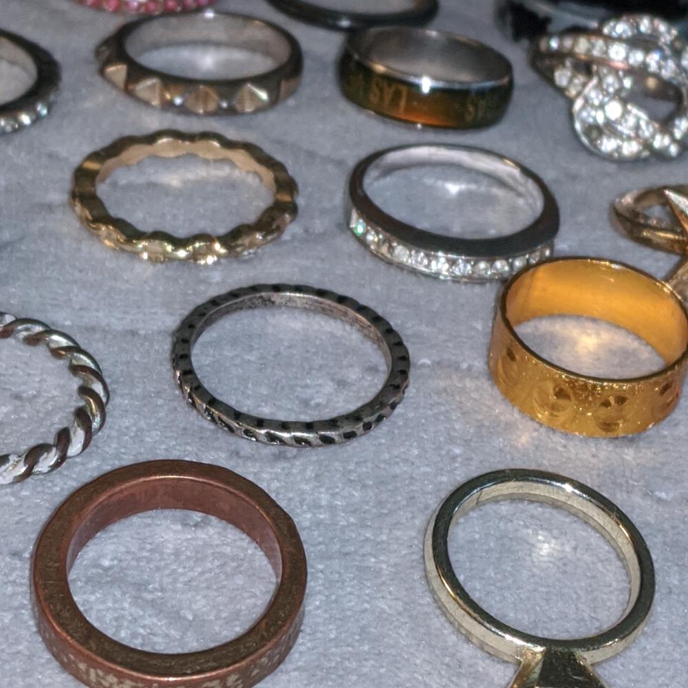 HUGE Bundle Of Rings (30+) - Picture 6 of 12
